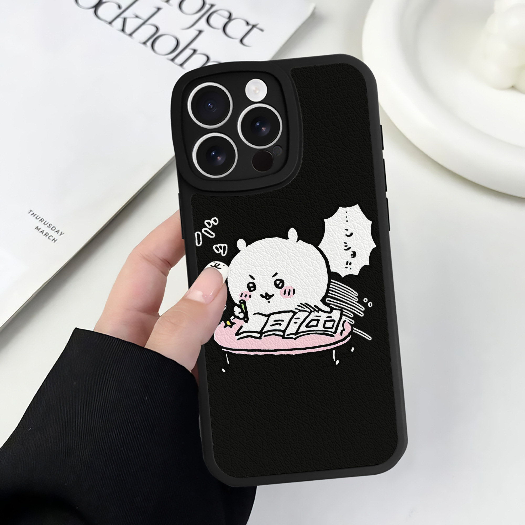 （画像用） ちいかわ ちいかわ Chii-kawa chiikawa 【iPhone 16シリーズ対応】シリコンスマホケース（レザー調） 材質：シリコン